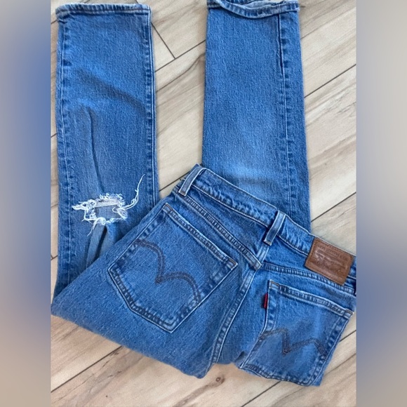 Levi's Classic Blue Straight Leg Denim Jeans - Picture 1 of 3